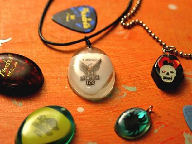 Crea una sensación adolescente con collares de estrellas de rock / Hacer y decorar