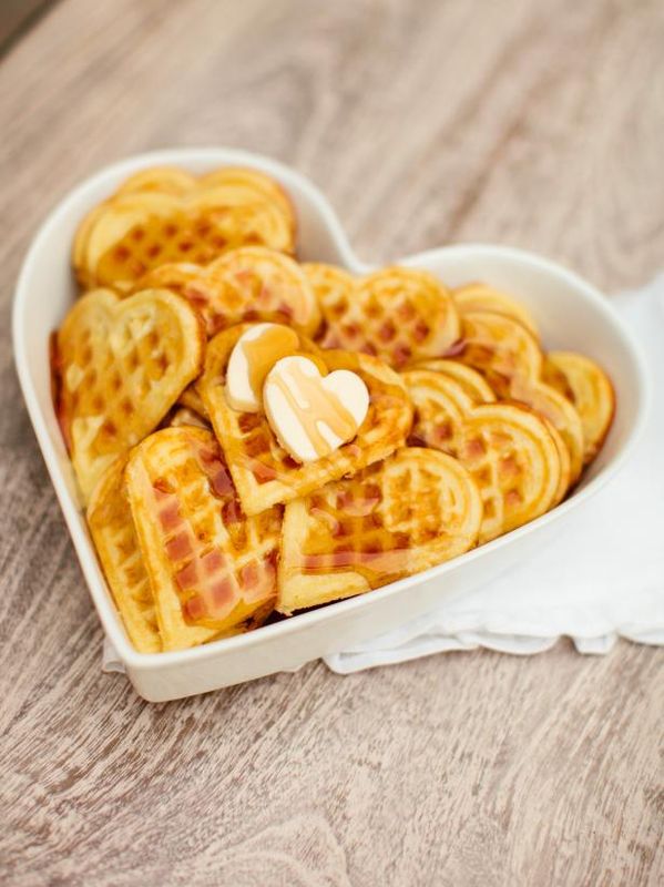 Flaumiges selbst gemachtes Waffel-Rezept / Machen und dekorieren