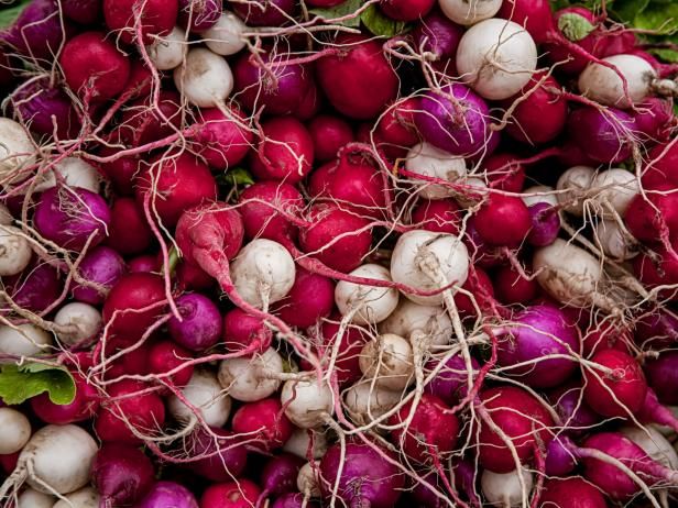 Cultivo de rábanos de huevo de Pascua / Al aire libre