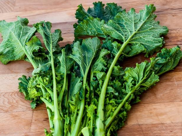 Cime di rapa in crescita / All'aperto