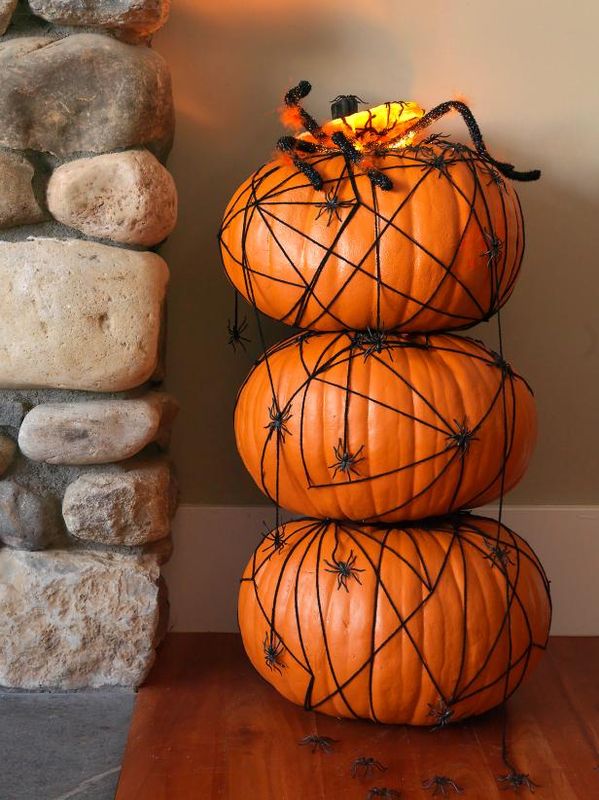 Topiario de calabaza de Halloween con arañas / Hacer y decorar