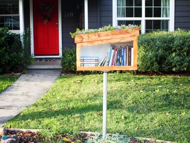 Hoe een gratis bibliotheekdoos te bouwen met een levend dak / buitenshuis