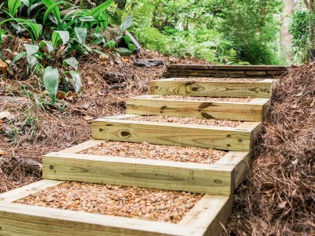 So bauen Sie Holzstufen im Freien / Draußen