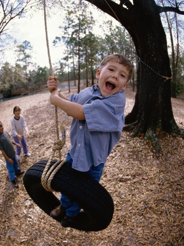 Come appendere un pneumatico swing da un albero / All'aperto