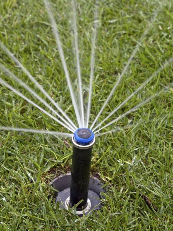 Come installare una testa sprinkler spruzzatore continuo a scomparsa / All'aperto