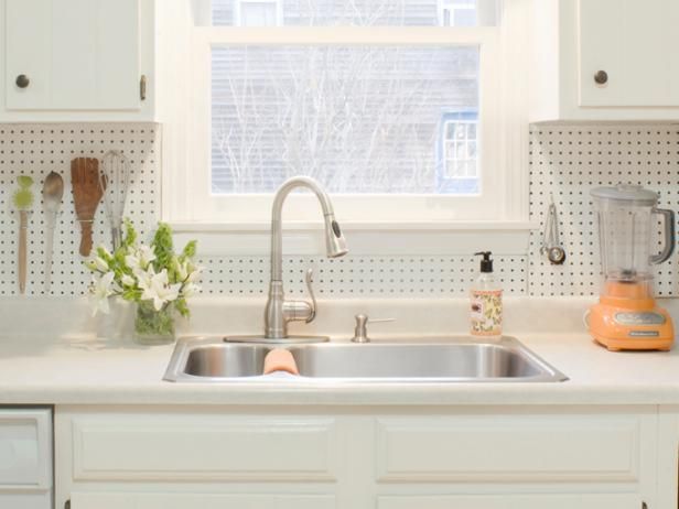 Budget Backsplash Project Pegboard Storage / Rum och rum