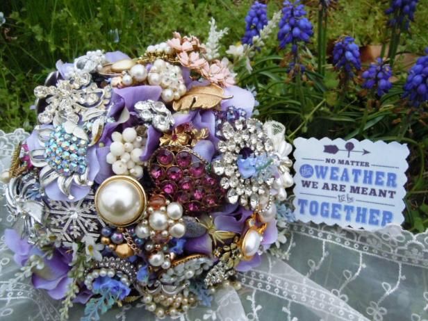 Hur man gör en Brosch Bridal Bouquet