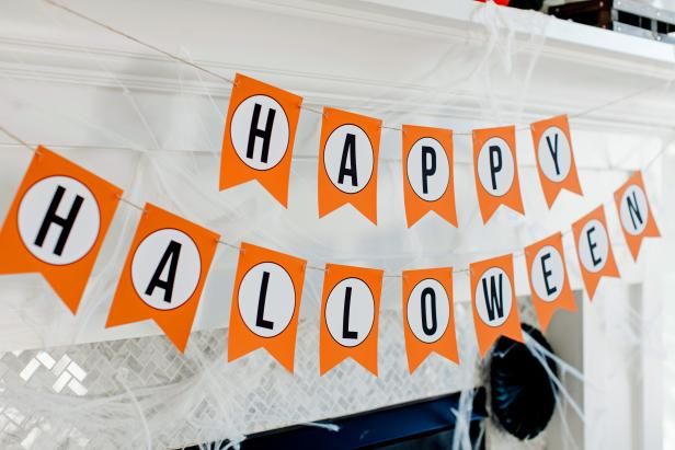 Hoe maak je een klassieke oranje en zwarte Happy Halloween-banner