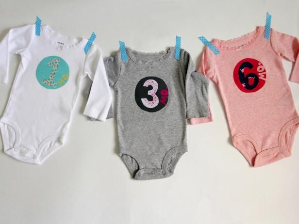 Hur man gör en Fabric Applique och lägg den till en Baby Onesie