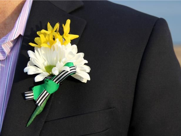 Hvordan lage en brudgom er bryllup Boutonniere