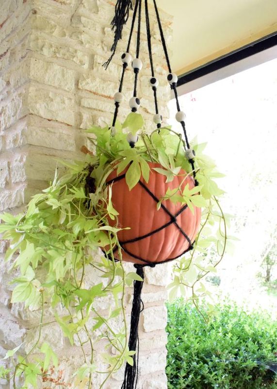 Hvordan lage en Macrame Hanging Planter for Halloween