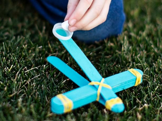 Hoe maak je een Toy Marshmallow Catapult / Maken en versieren