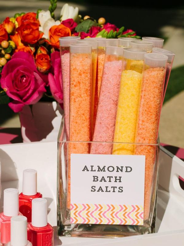 Hvordan lage Almond Essence Bath Salt / Lag og dekorere