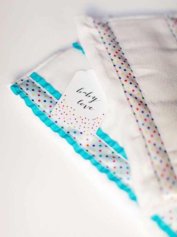 Come realizzare un panno Burp Ribbon Easy-Sew / Fai e decorare