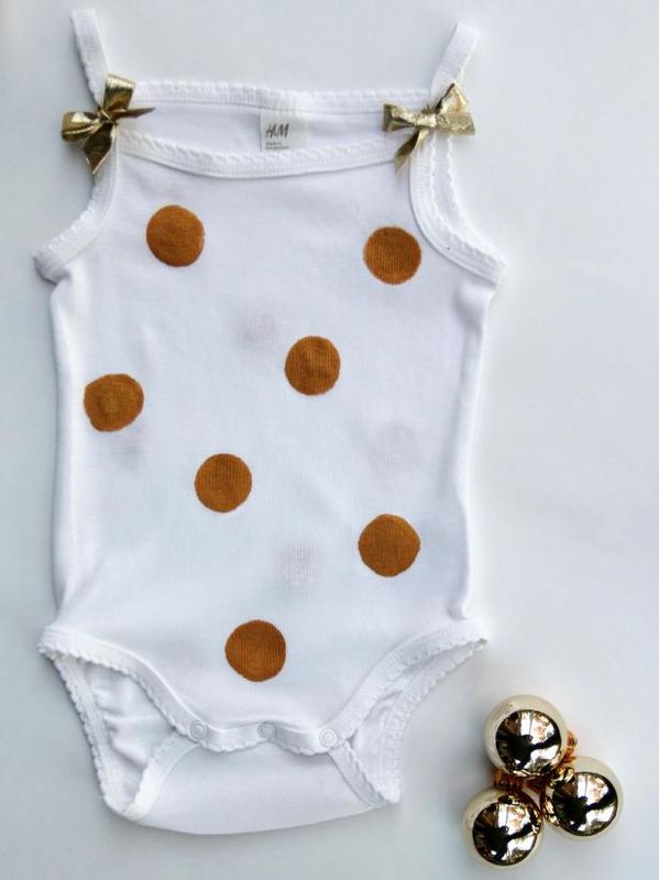 Comment peindre des pois sur un bébé Onesie / Faire et décorer