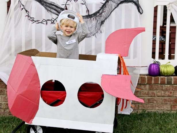 Hur man vänder en vagn till ett raket för Halloween / Gör och dekorera