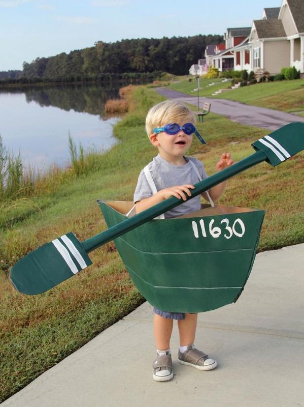 Machen Sie ein Man-in-a-Canoe-Halloween-Kostüm / Machen und dekorieren