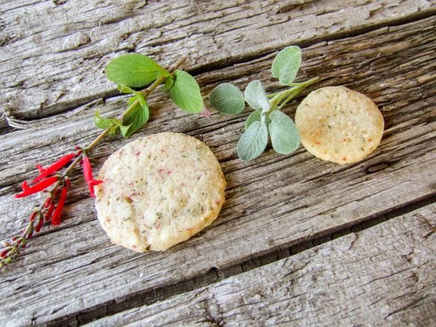 Asigurați-cookie delicioase de plante medicinale drepte din grădină / Fă-o și decorează