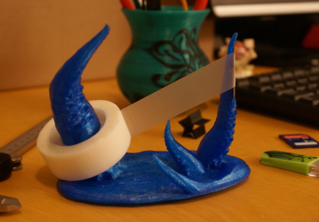 3D-printing-utile-at-home-tentacolo-tape-dispenser