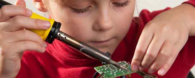 7 compétences DIY Tech à enseigner à vos enfants, parce que les écoles ne seront pas / DIY